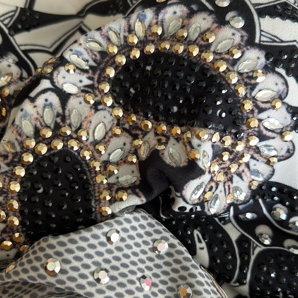 VENUS EMBELLISHED BODYCON MINI DRESS - Picture 9 of 9